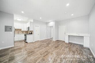 Building Photo - 1267 Vin Scully Ave