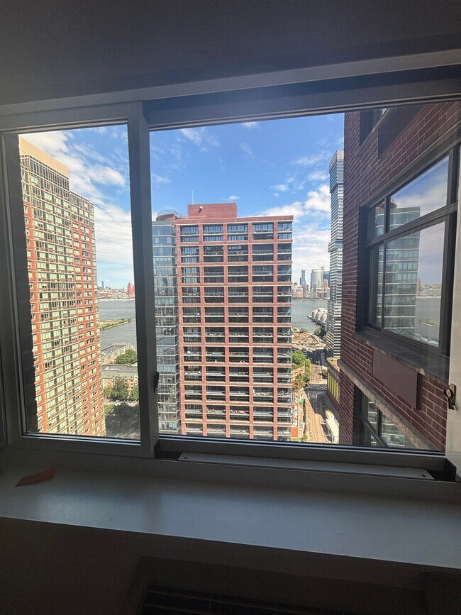 Foto del edificio - 110 1st St