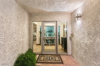 Building Photo - 3027 Bel Air Dr