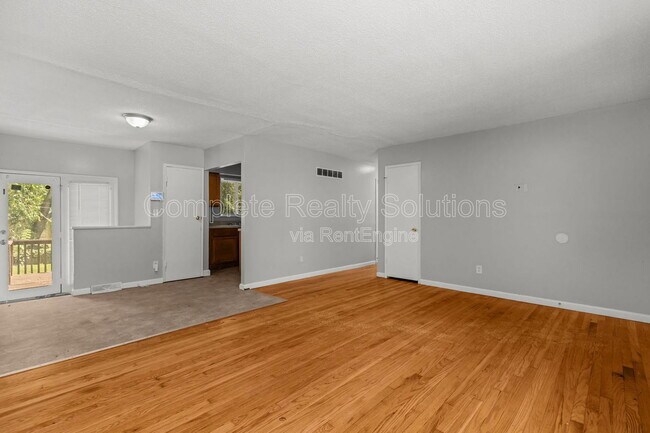 Foto del edificio - 10116 Crown Point Dr