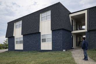 Building Photo - 100 Melody Ln
