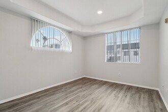 Interior Photo - 114 North Doheny Drive