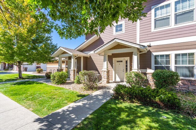 Building Photo - 2420 Owens Ave