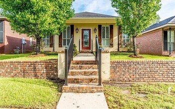 Building Photo - 6016 Magnolia Pl E