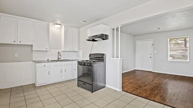 Building Photo - 612 Marshall