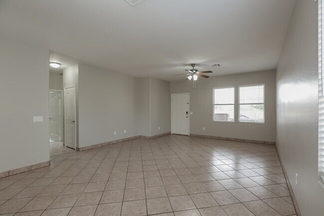 Building Photo - 7227 S 41st Ln