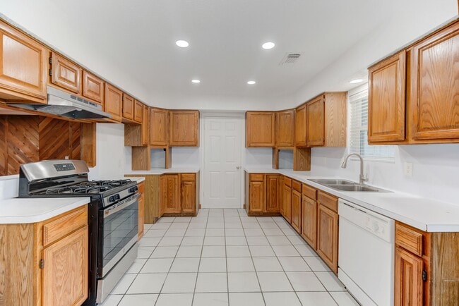 Building Photo - 726 Parkhill St