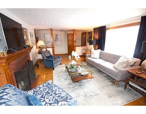 Primary Photo - 21 Avon St