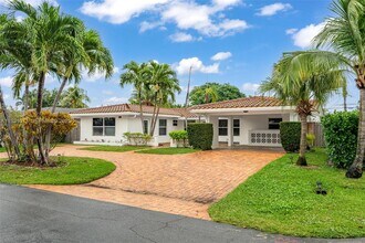 Building Photo - 5340 NE 17th Terrace