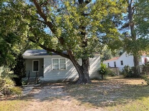 Building Photo - 2619 Woodlawn Ave