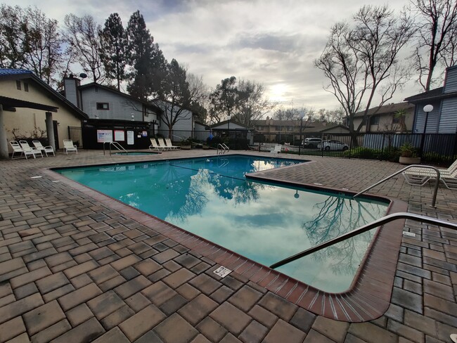 Piscina comunitaria - 6301 Joaquin Murieta Ave
