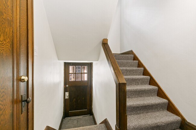 Building Photo - 124 S. Chicago Ave.