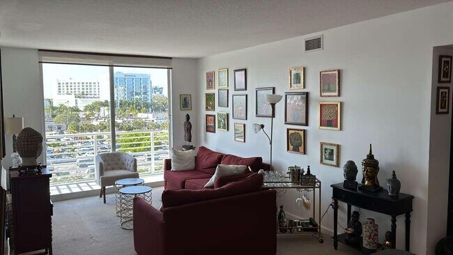 Foto del edificio - 2775 NE 187th St