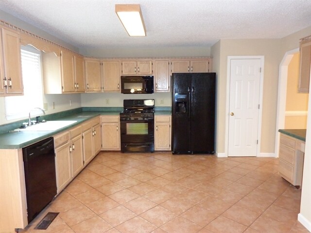 Foto del edificio - 48 Cambridge Ct