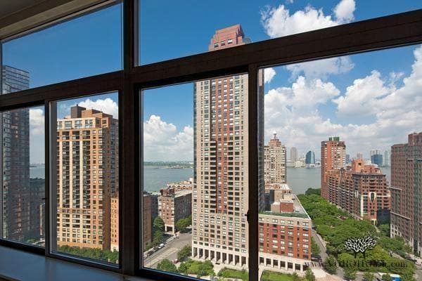 Building Photo - 33 Rector St