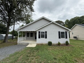Building Photo - 77 Lakeview Dr