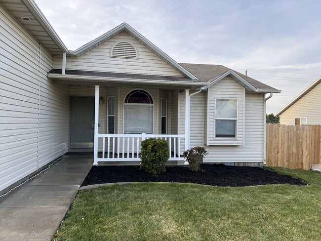 Building Photo - 561 W Palmer Dr