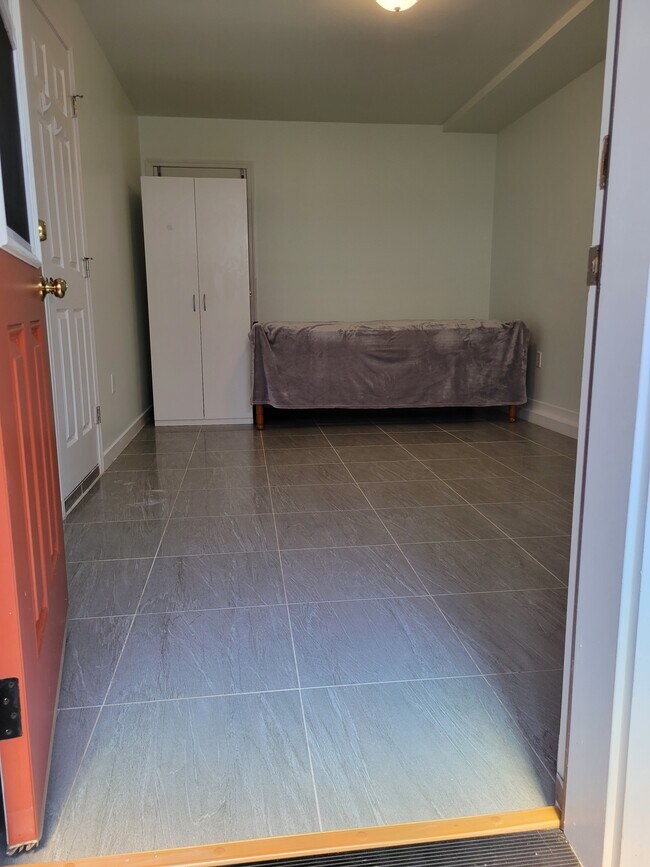 Building Photo - 614 Grand Ave