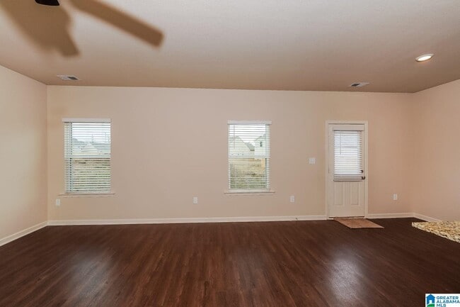 Building Photo - 525 Clover Cir