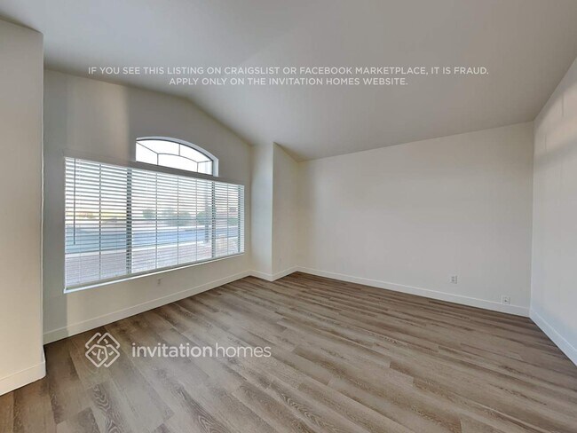 Foto del edificio - 482 N Falcon Dr