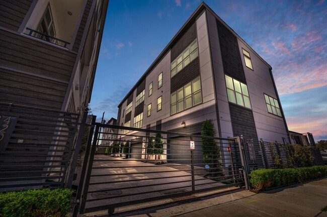 Building Photo - 9610 Riddlewood Ln