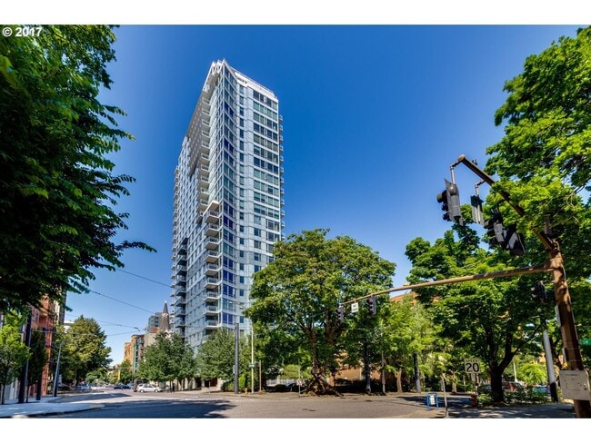 Modern 2-Bed/2-Bath Condo with Balcony, Pa... - Modern 2-Bed/2-Bath Condo with Balcony, Pa...