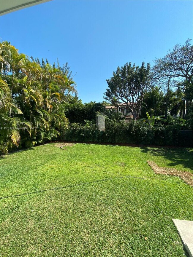 Building Photo - 1602 Micanopy Ave