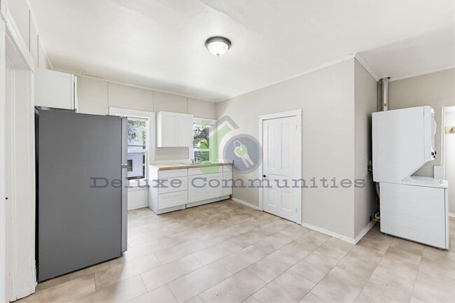 Building Photo - 934 Hovey St SW