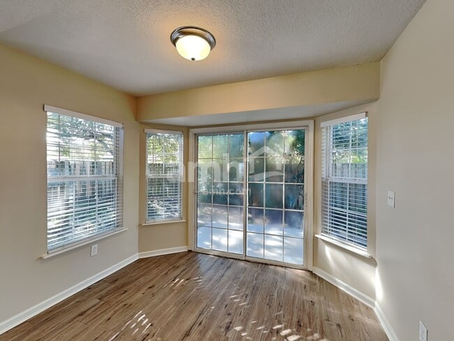 Foto del edificio - 1433 Heather Ct