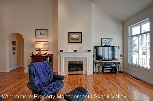 Building Photo - 4 br, 2.5 bath House - 1301 Alpine View Drive