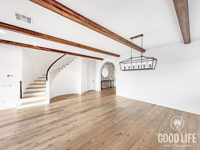 Foto del edificio - ? Rare 5 Bed / 5 Bath • 4,000 Sq Ft Luxury Estate on a Double Lot — A Private Resort Home Unlike ...