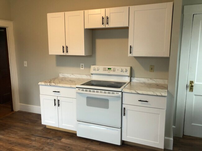 Kitchen - 11 Beauport Ave