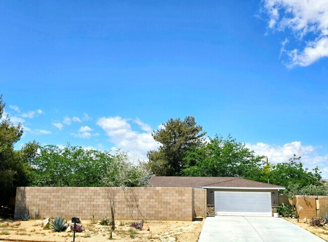 Foto del edificio - 4796 Camarilla Ave