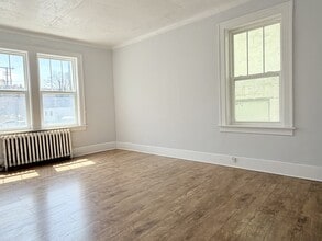 Building Photo - 524 Pitt St W