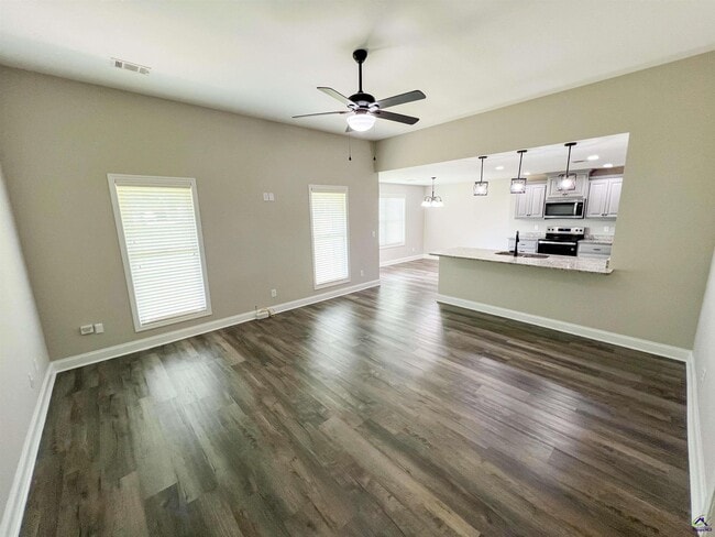 Building Photo - 202 Gunnison Way