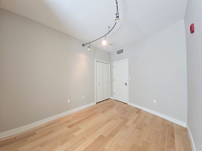 Foto del edificio - Beautiful Palazzo condo in the heart of downtown Bellevue!