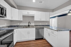 Foto del edificio - 86 S Forest Ave