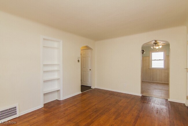 Foto del edificio - 15312 Benhoff Dr