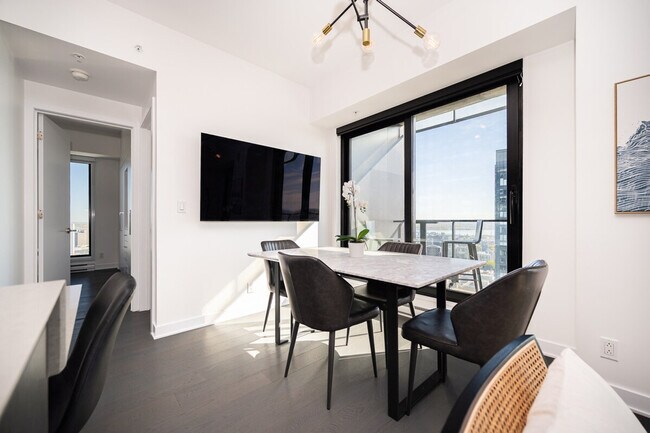 Building Photo - 1316 Rue Saint-Antoine O