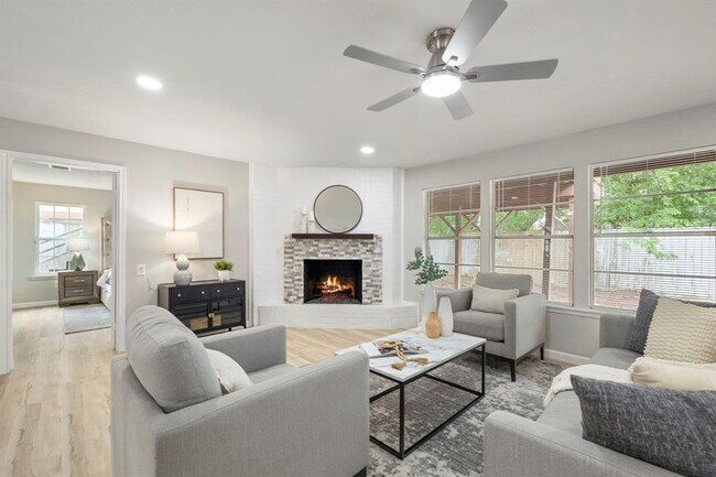 Foto del edificio - Remodeled 3-Bed Home with Office & Deck in...