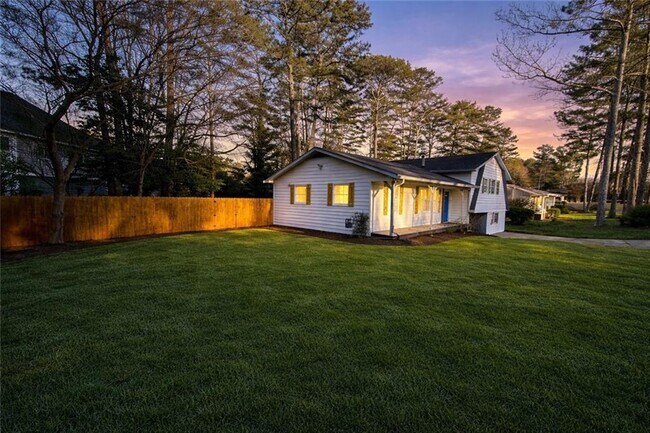 Building Photo - 3210 Ebenezer Rd NE