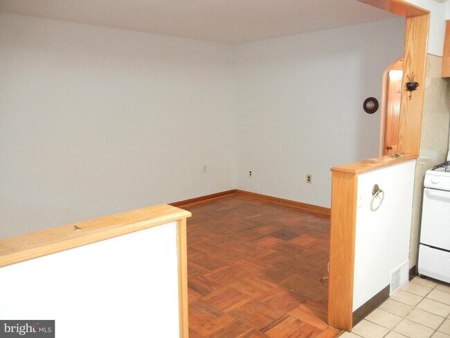 Building Photo - 1824 S Etting St
