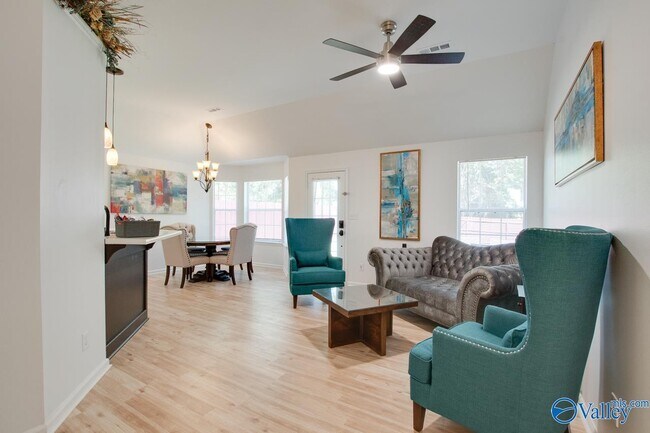 Foto del edificio - 210 Cypress Creek Dr