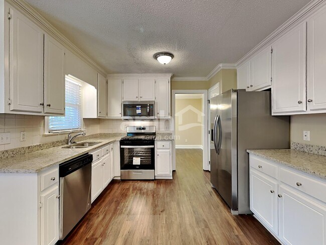 Foto del edificio - 4700 Forest Highland Dr