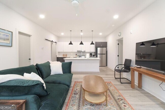 Foto del edificio - 240 Martha Dr