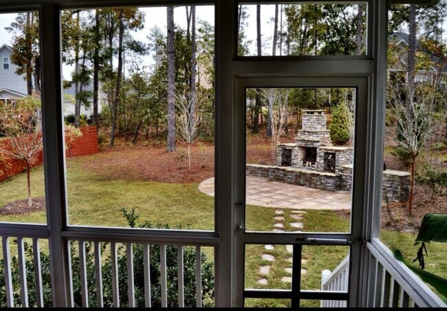 Foto del edificio - 31 Spring Pond Ln