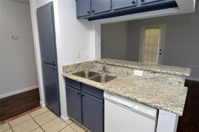 Foto del edificio - 8635 Mallard Reserve Dr