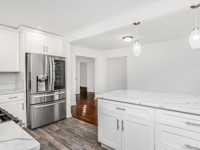 Foto del edificio - 2096 Central Park Ave