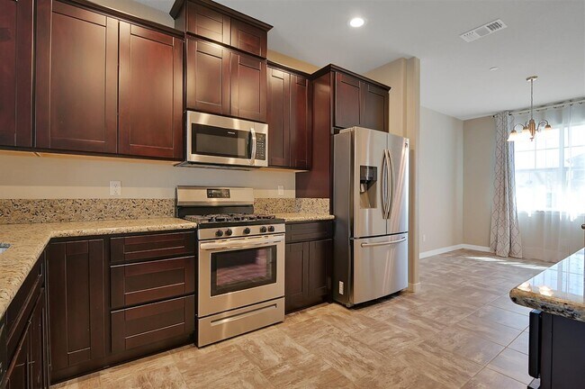Building Photo - 2061 River Wood Dr