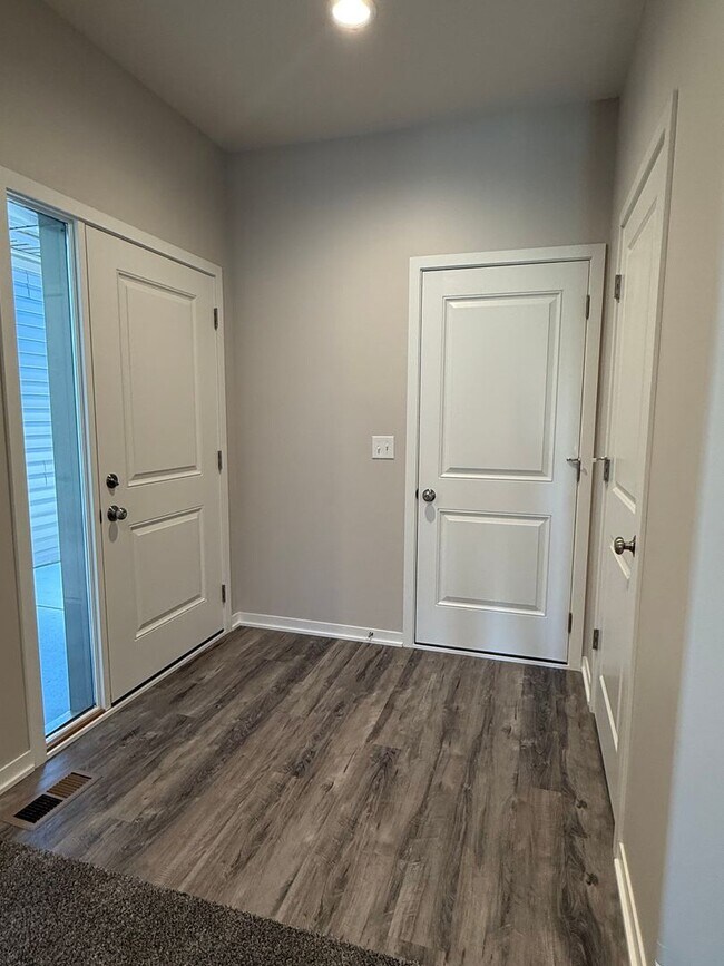 Foto del edificio - 7004 Claystone Dr